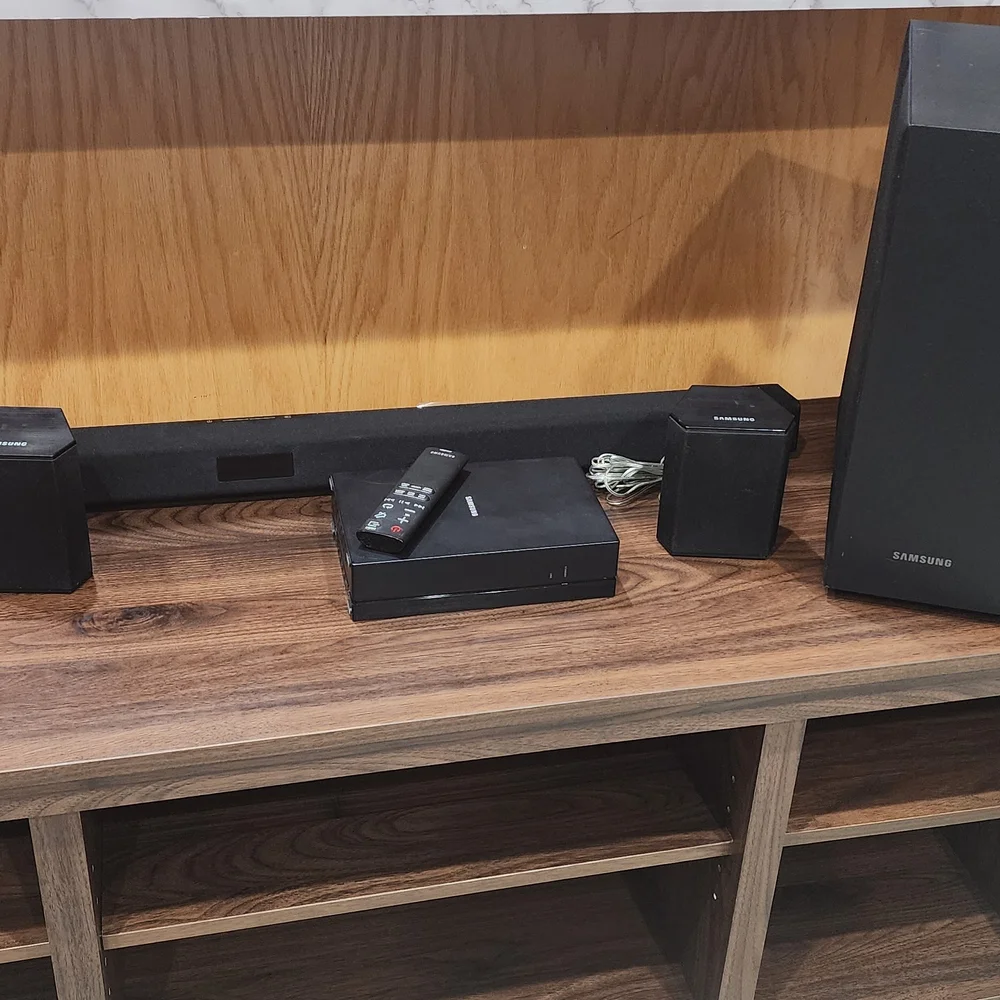 Samsung Black Blu-ray Player with Remote